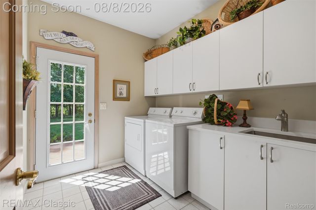 6015 Lynne Hollow Drive, Commerce Charter Township, MI 48382