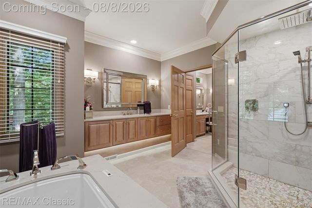 6015 Lynne Hollow Drive, Commerce Charter Township, MI 48382