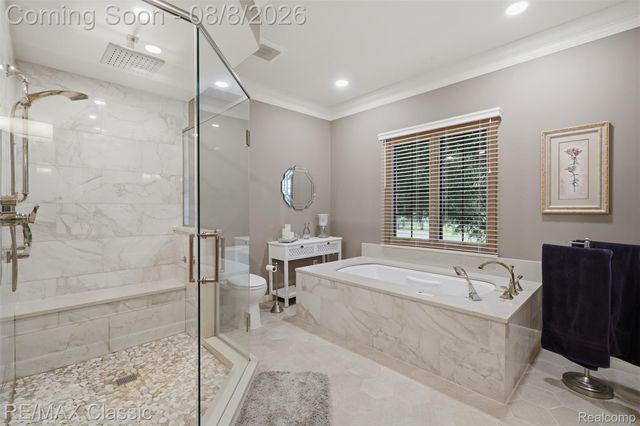 6015 Lynne Hollow Drive, Commerce Charter Township, MI 48382
