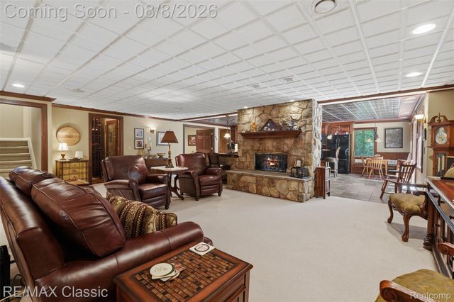 6015 Lynne Hollow Drive, Commerce Charter Township, MI 48382