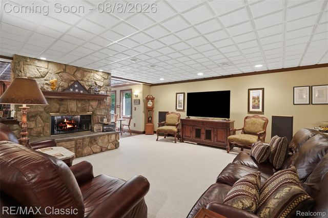 6015 Lynne Hollow Drive, Commerce Charter Township, MI 48382