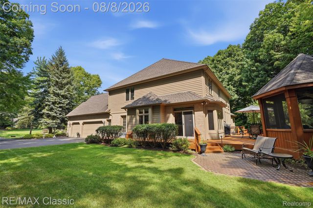 6015 Lynne Hollow Drive, Commerce Charter Township, MI 48382