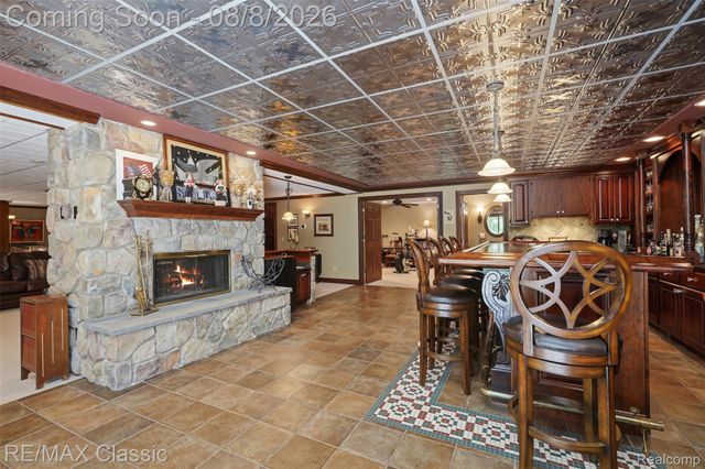 6015 Lynne Hollow Drive, Commerce Charter Township, MI 48382