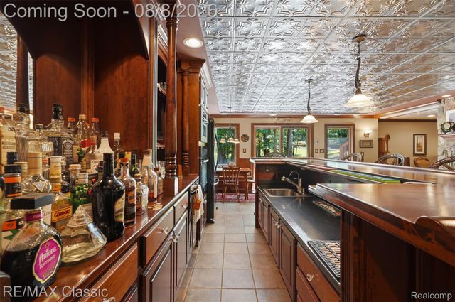 6015 Lynne Hollow Drive, Commerce Charter Township, MI 48382