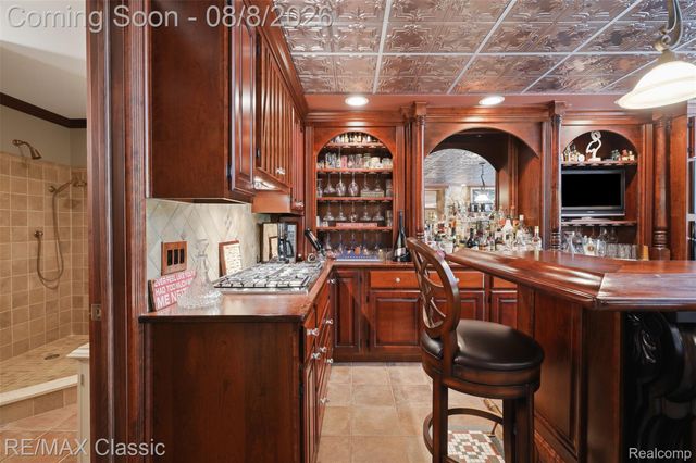 6015 Lynne Hollow Drive, Commerce Charter Township, MI 48382