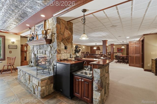 6015 Lynne Hollow Drive, Commerce Charter Township, MI 48382