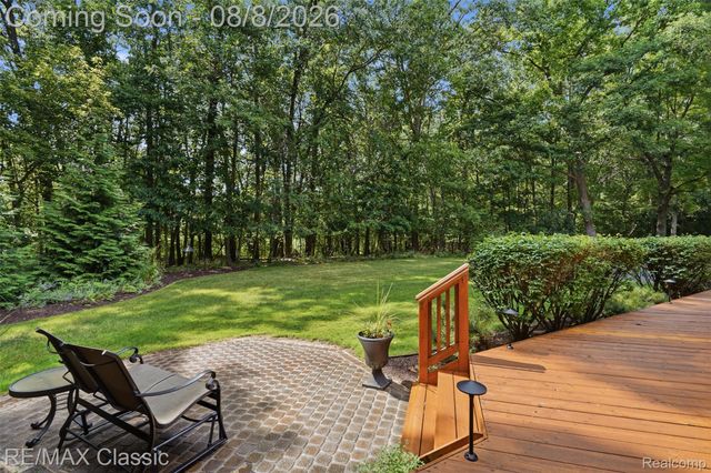 6015 Lynne Hollow Drive, Commerce Charter Township, MI 48382