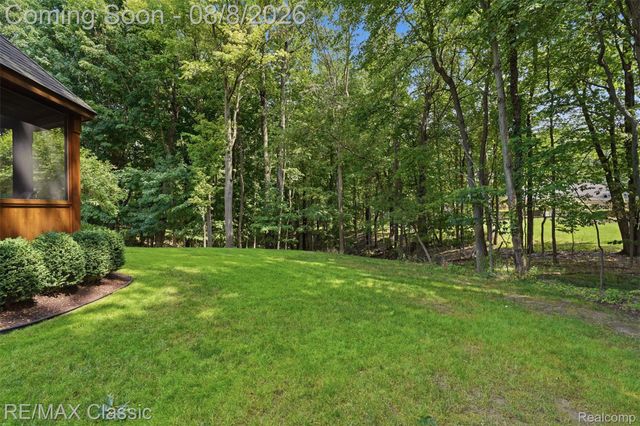 6015 Lynne Hollow Drive, Commerce Charter Township, MI 48382