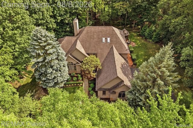 6015 Lynne Hollow Drive, Commerce Charter Township, MI 48382