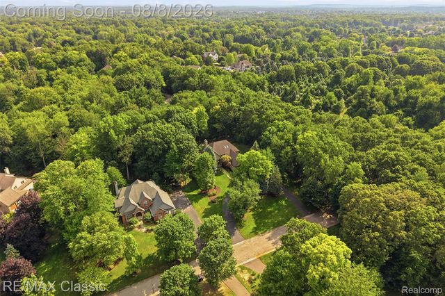 6015 Lynne Hollow Drive, Commerce Charter Township, MI 48382