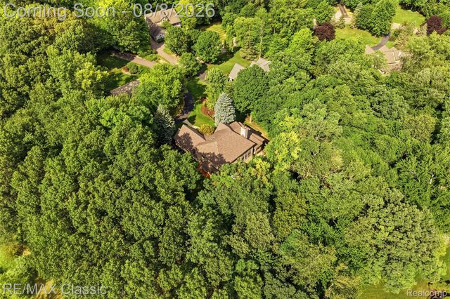 6015 Lynne Hollow Drive, Commerce Charter Township, MI 48382
