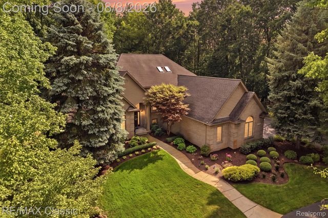 6015 Lynne Hollow Drive, Commerce Charter Township, MI 48382