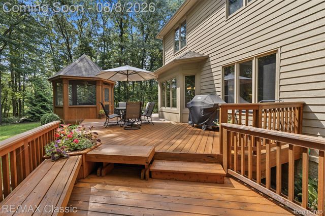 6015 Lynne Hollow Drive, Commerce Charter Township, MI 48382