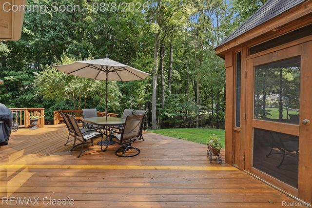 6015 Lynne Hollow Drive, Commerce Charter Township, MI 48382