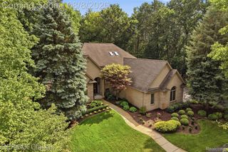 6015 Lynne Hollow Drive, Commerce Charter Township, MI 48382
