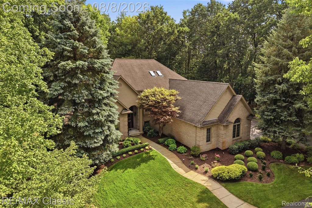 6015 Lynne Hollow Drive, Commerce Charter Township, MI 48382