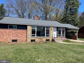 2075 KNOB HILL ROAD, York, PA 17403