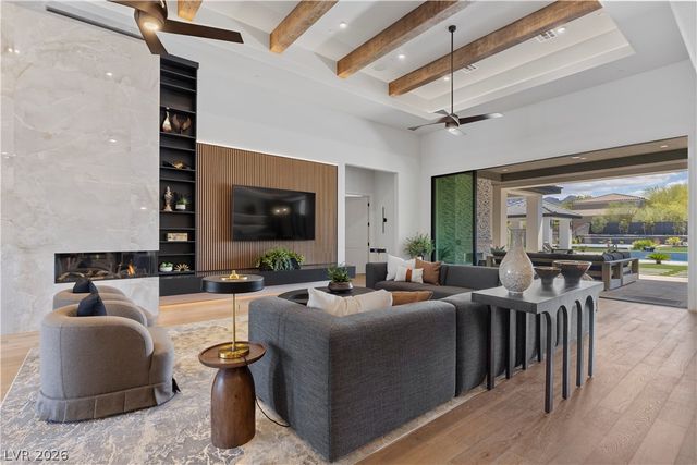 641 Patti Ann Woods Drive, Henderson, NV 89002