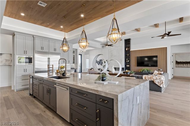 641 Patti Ann Woods Drive, Henderson, NV 89002