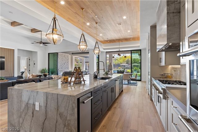 641 Patti Ann Woods Drive, Henderson, NV 89002