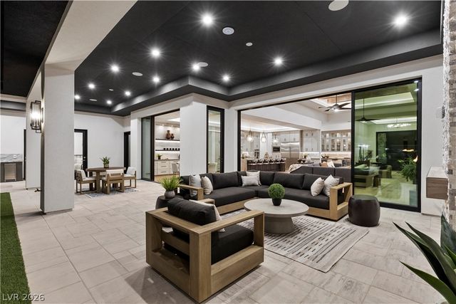 641 Patti Ann Woods Drive, Henderson, NV 89002