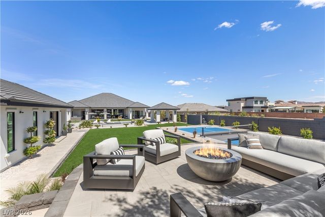 641 Patti Ann Woods Drive, Henderson, NV 89002