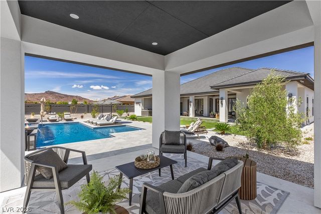 641 Patti Ann Woods Drive, Henderson, NV 89002