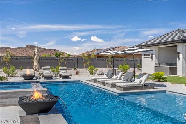 641 Patti Ann Woods Drive, Henderson, NV 89002