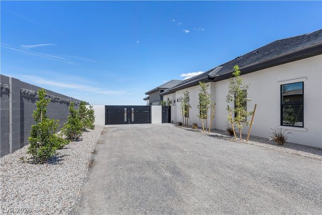 641 Patti Ann Woods Drive, Henderson, NV 89002