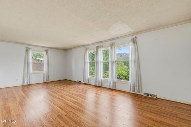 1511 Valiant Drive, Greeneville, TN 37745