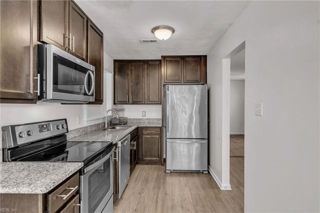 1119 Kings Mill CT, Chesapeake, VA 23320