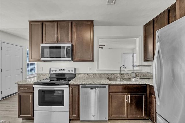 1119 Kings Mill CT, Chesapeake, VA 23320