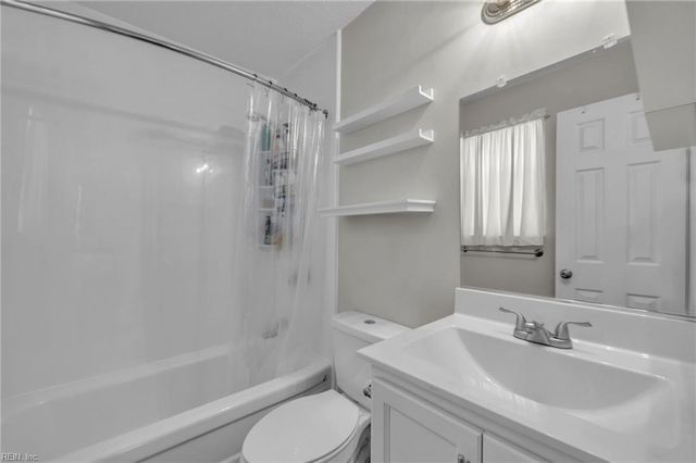 1119 Kings Mill CT, Chesapeake, VA 23320