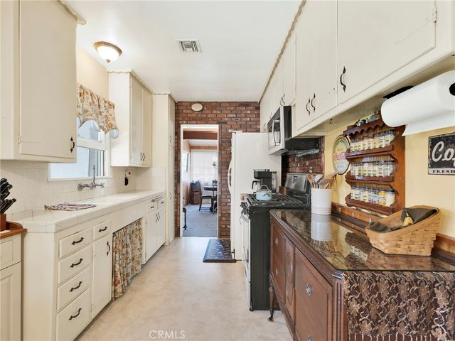 18918 Chase, Northridge, CA 91324