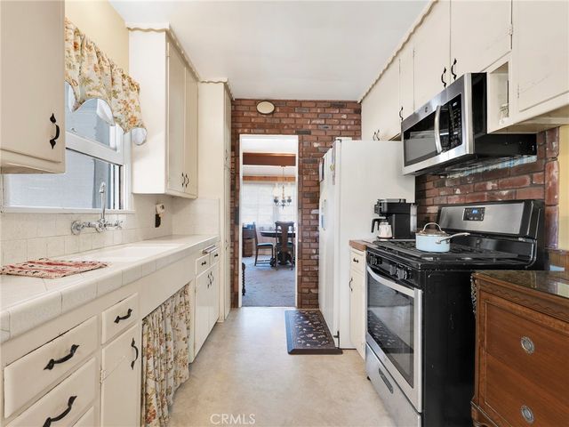 18918 Chase, Northridge, CA 91324