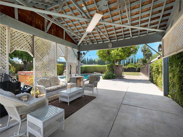 18918 Chase, Northridge, CA 91324