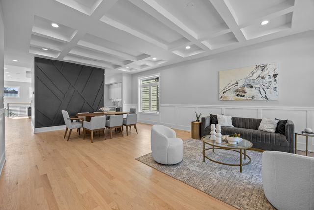 2323 W Farragut Avenue, Chicago, IL 60625