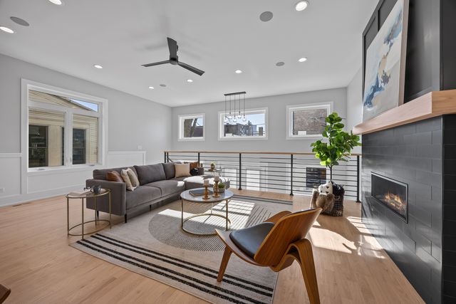 2323 W Farragut Avenue, Chicago, IL 60625