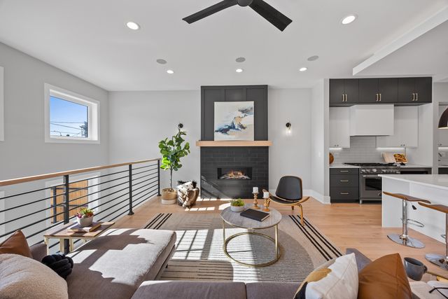 2323 W Farragut Avenue, Chicago, IL 60625