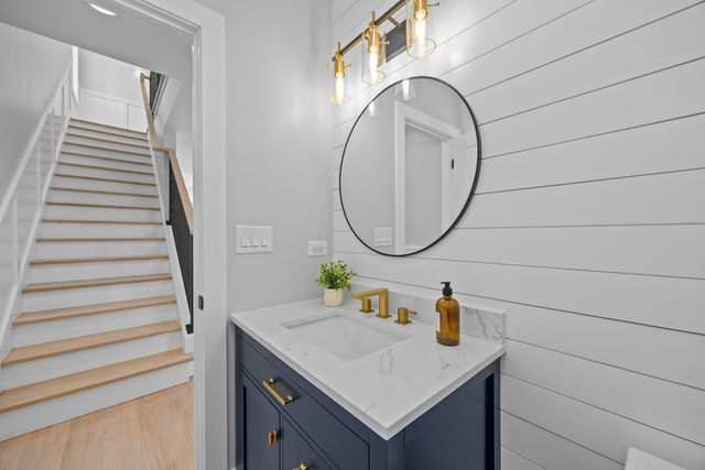 2323 W Farragut Avenue, Chicago, IL 60625