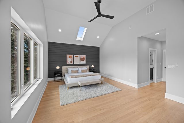 2323 W Farragut Avenue, Chicago, IL 60625