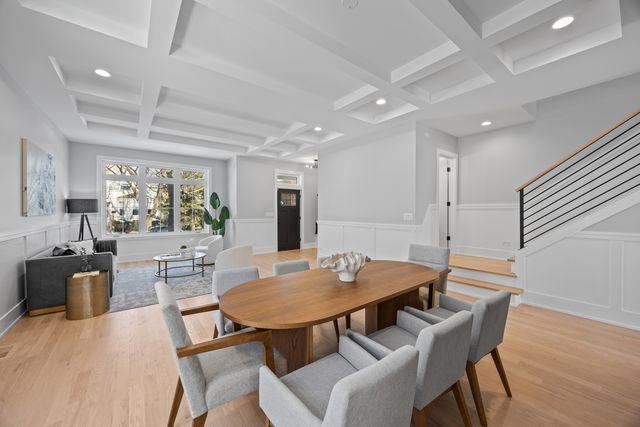 2323 W Farragut Avenue, Chicago, IL 60625