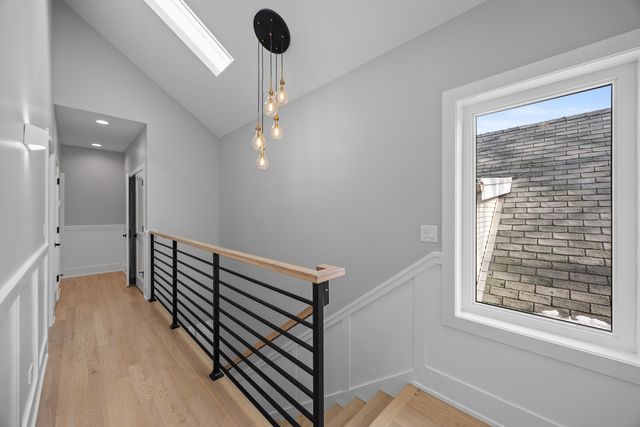 2323 W Farragut Avenue, Chicago, IL 60625