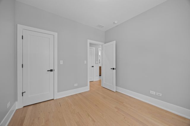 2323 W Farragut Avenue, Chicago, IL 60625