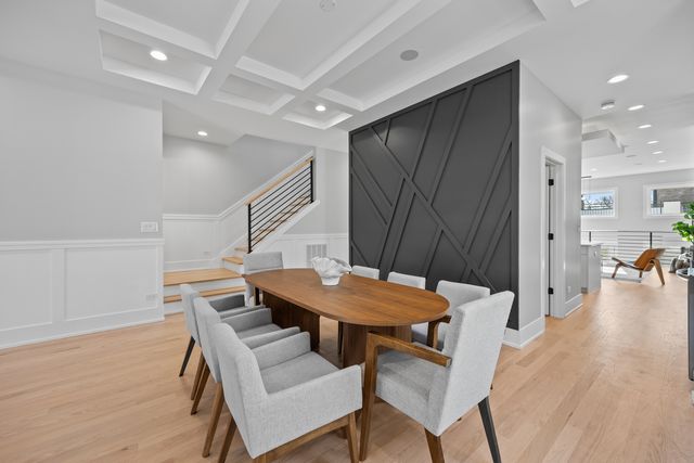 2323 W Farragut Avenue, Chicago, IL 60625