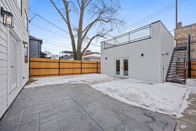 2323 W Farragut Avenue, Chicago, IL 60625