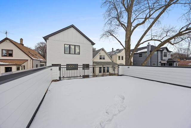 2323 W Farragut Avenue, Chicago, IL 60625