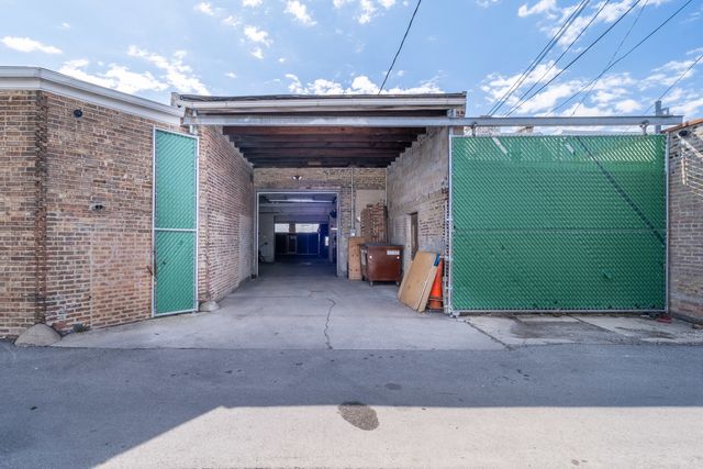 4730 W Armitage Avenue W, Chicago, IL 60639