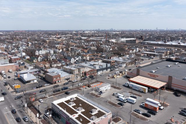 4730 W Armitage Avenue W, Chicago, IL 60639