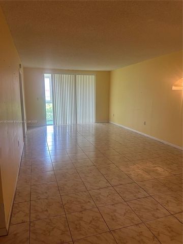 5945 Del Lago Cir 201, Sunrise, FL 33313
